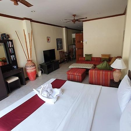 Patong Karlssons Hotel Kültér fotó